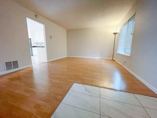 Foto del edificio - Updated 4 Bedroom 2 Bath Townhome in Union...