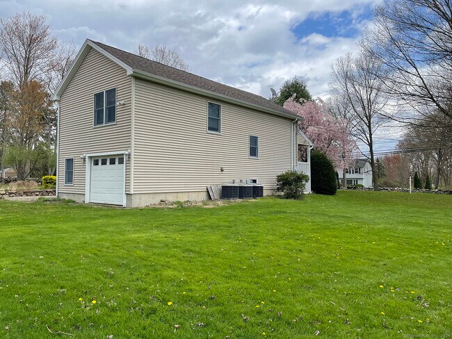 Building Photo - 290 Walnut Tree Hill Rd