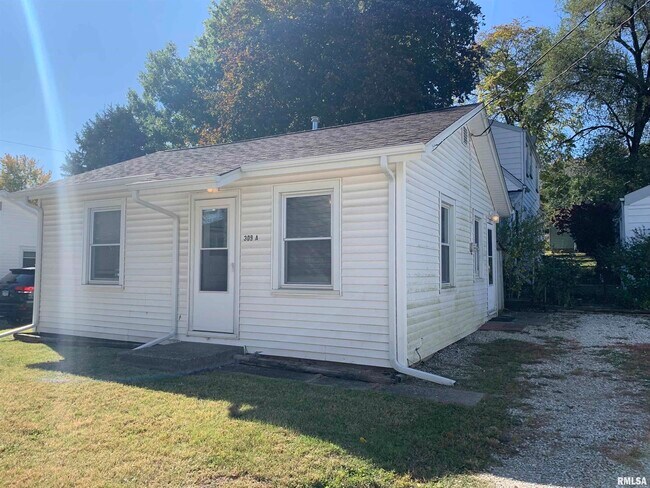 Building Photo - 309 Treasure St