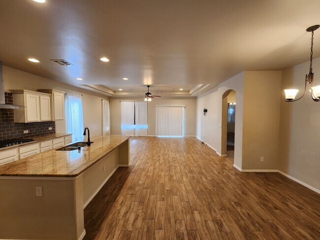 Building Photo - 4782 La Poblana Ave