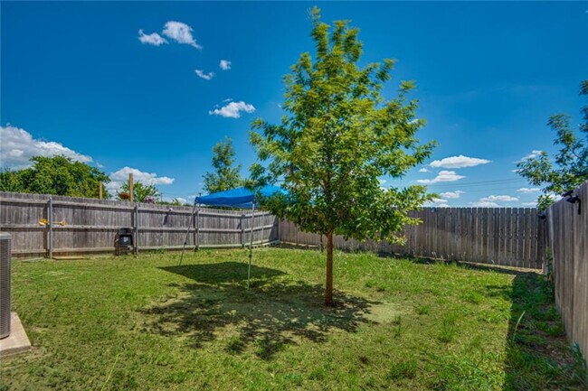 Foto del edificio - 137 Lakeview Ct