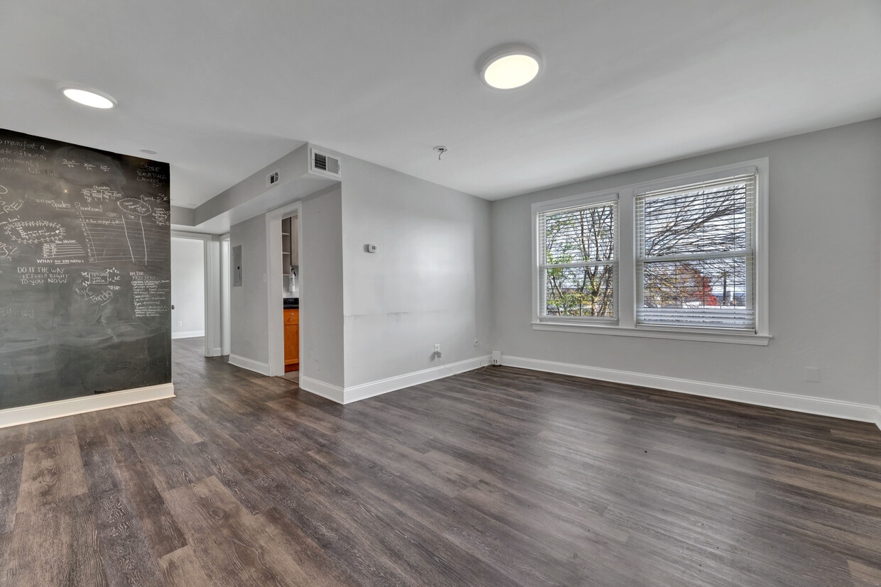 Primary Photo - 4405 1st Pl NE