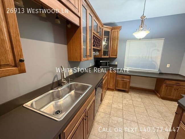 Building Photo - 26913 Westwood Ln