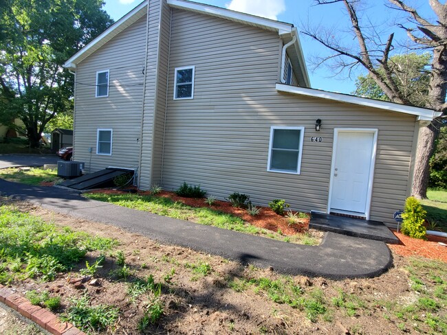 Building Photo - 640 Donaldson Ave