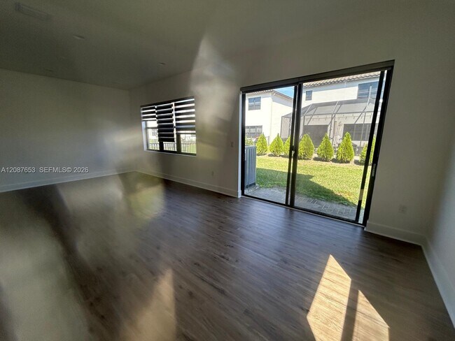 Foto del edificio - 5525 Agostino Way