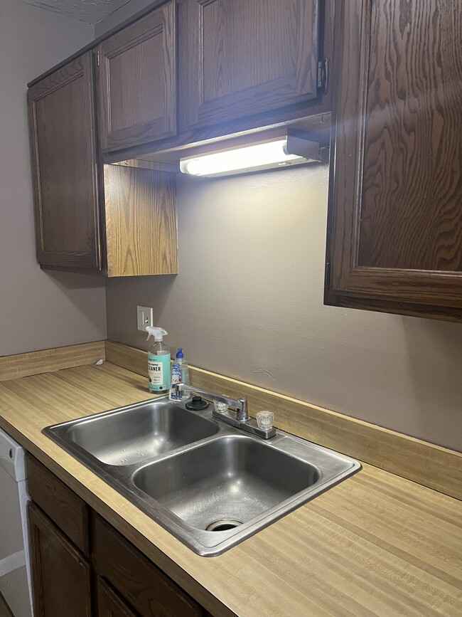 Foto del edificio - 1544 Cedarwood Dr