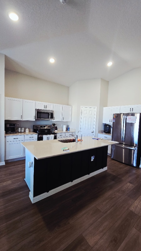 Building Photo - 825 Sand Sea Pl