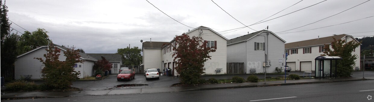 Foto del edificio - 8206-8250 SE Washington St