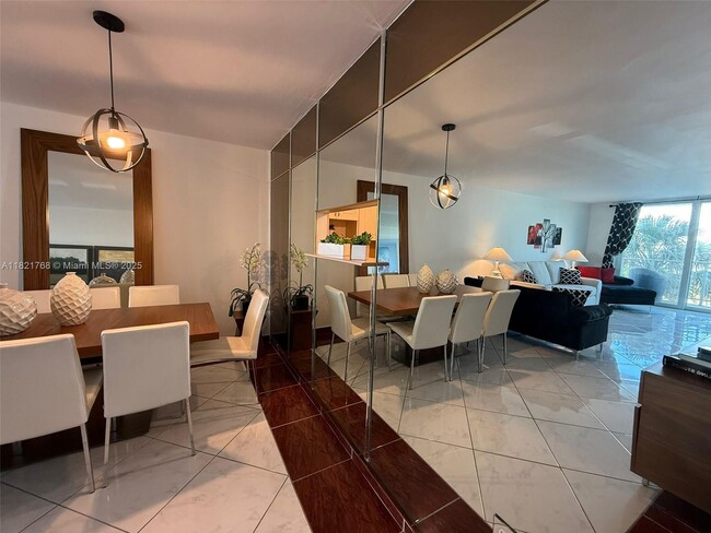 Foto del edificio - 6801 Indian Creek Dr