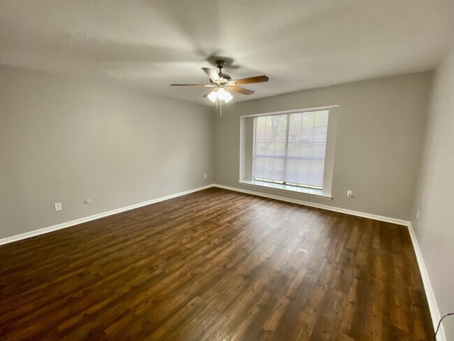 Foto del edificio - 6824 Edmond Ave