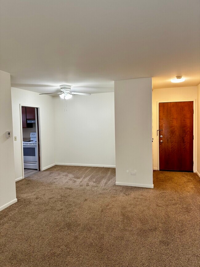 COMEDOR/ENTRADA - 3705 James St