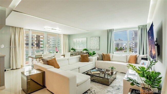 Foto del edificio - 5750 Collins Ave