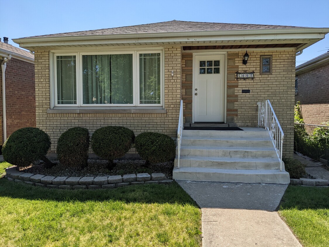Primary Photo - 6004 S Merrimac Ave