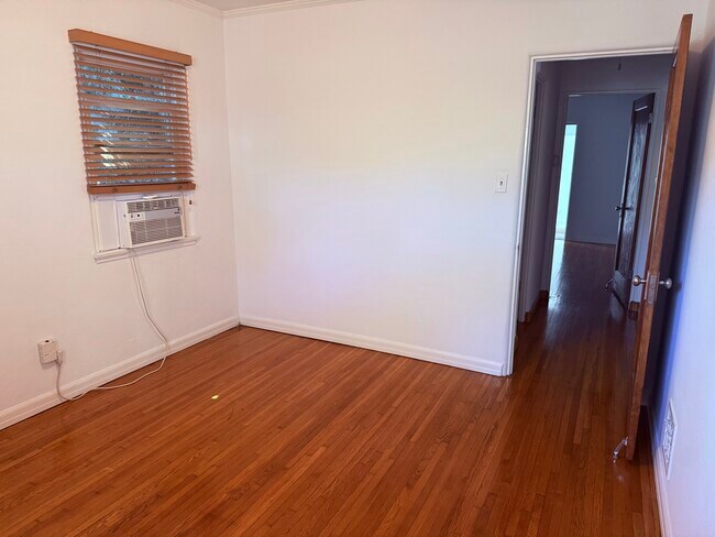 Foto del edificio - 1023 S Stanley Ave