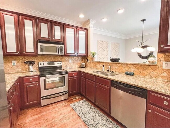 Foto del edificio - 634 Irwin St NE