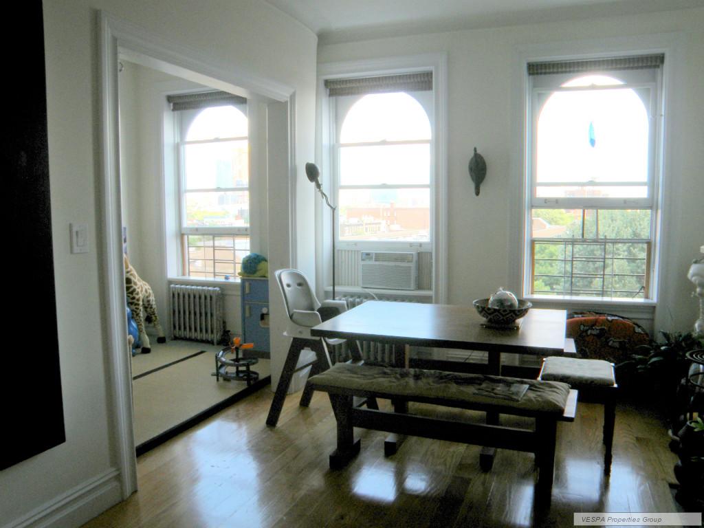 Primary Photo - 262 Court St