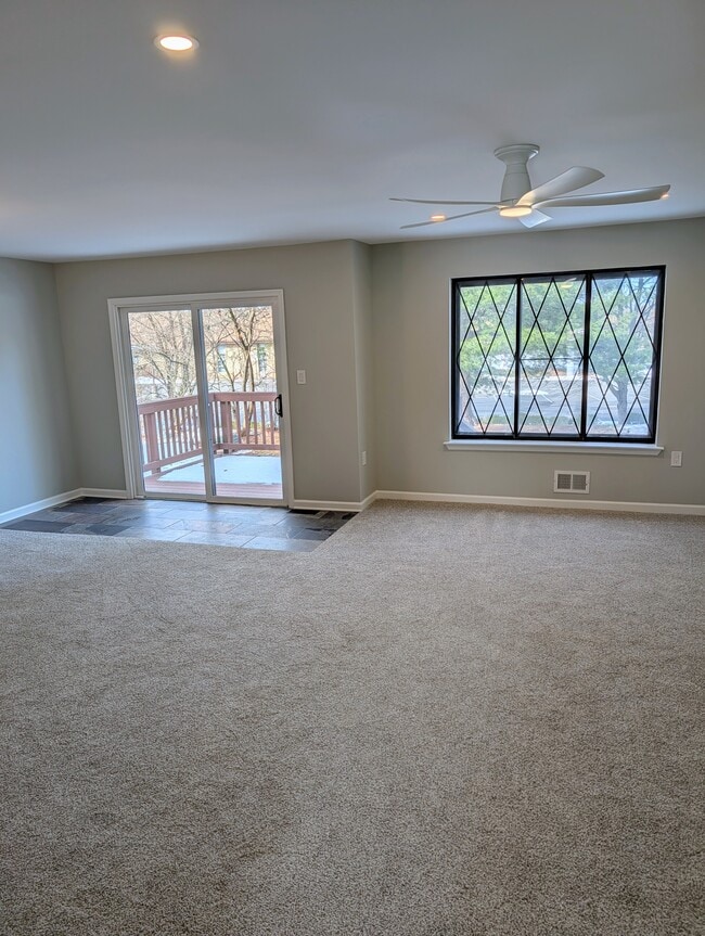 Building Photo - 105 Devonshire Ct