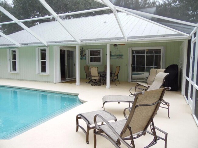 Building Photo - 566 Date Palm Rd