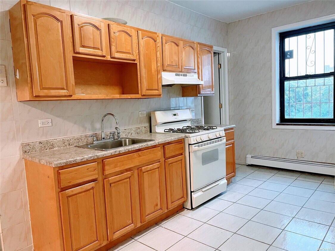 Primary Photo - 272 Knickerbocker Ave