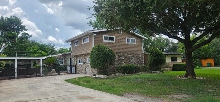 Building Photo - 5927 Moonmist Dr
