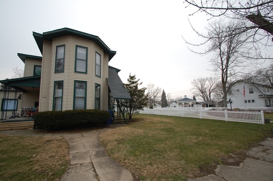 Building Photo - 112-3 Van Buren