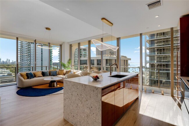 Building Photo - 2678 Tigertail Ave