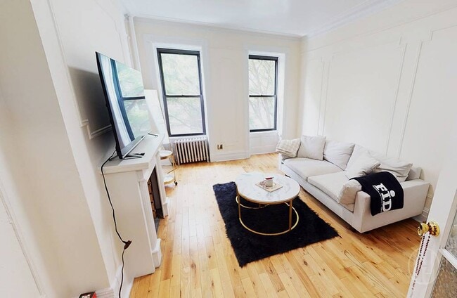Building Photo - 533 E 87th St