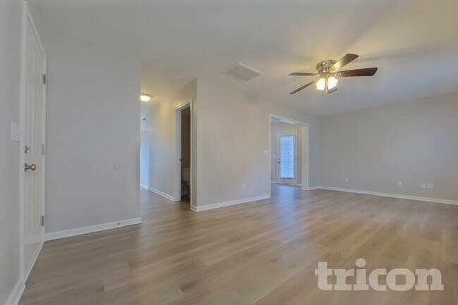 Building Photo - 403 Parkstone Ct