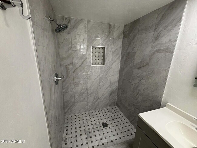 Foto del edificio - 2139 W Vista Ave