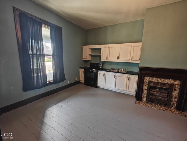 Building Photo - 392 W Broadway St