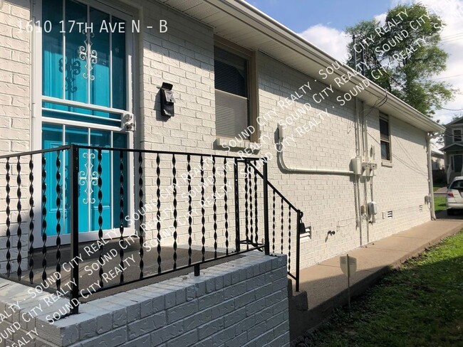 Building Photo - 2 Bed/1 Bath Duplex - 17th Ave N - Buchana...