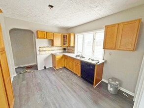Building Photo - 10101 Greenview Ave