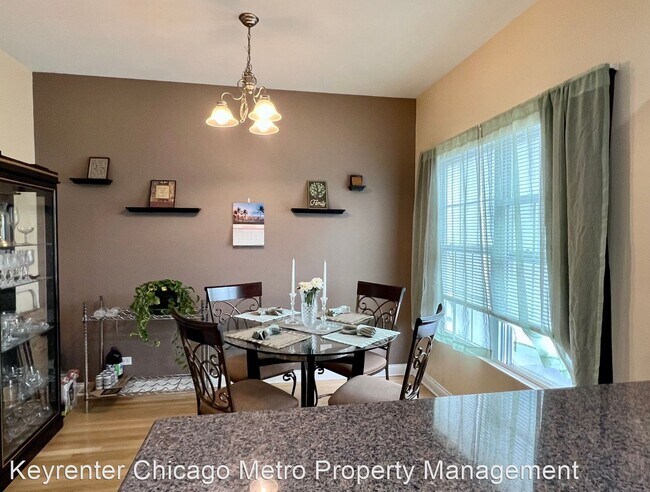 Building Photo - 2 br, 2.5 bath House - 315 E BURLINGTON ST...