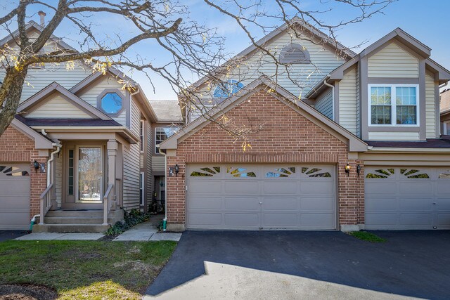 Primary Photo - 135 Old Oak Ct E
