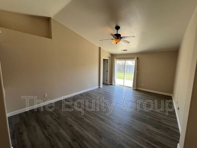 Foto del edificio - 1737 W Median Ave