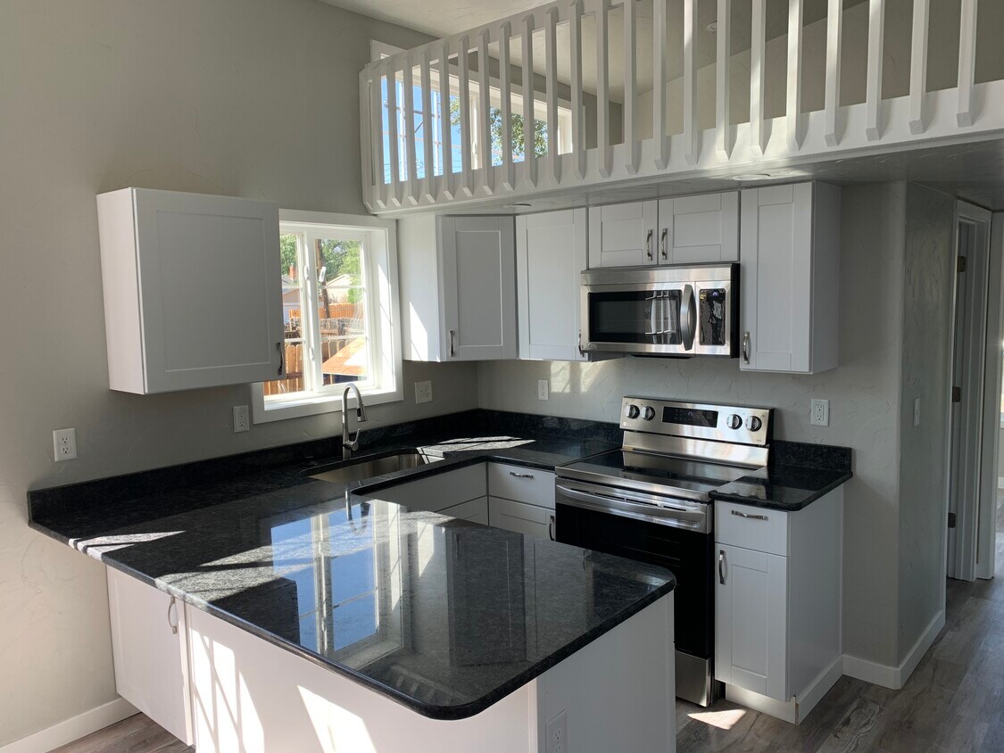 Foto principal - 1026 E Cimarron St
