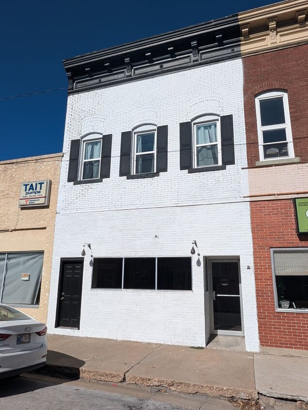 Primary Photo - 123 W Moniteau St