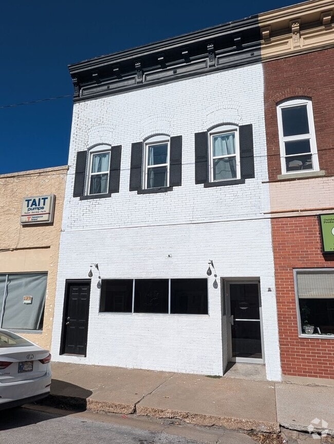 Building Photo - 123 W Moniteau St