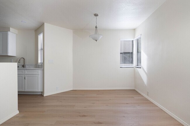 Foto del edificio - Updated La Jolla Townhome