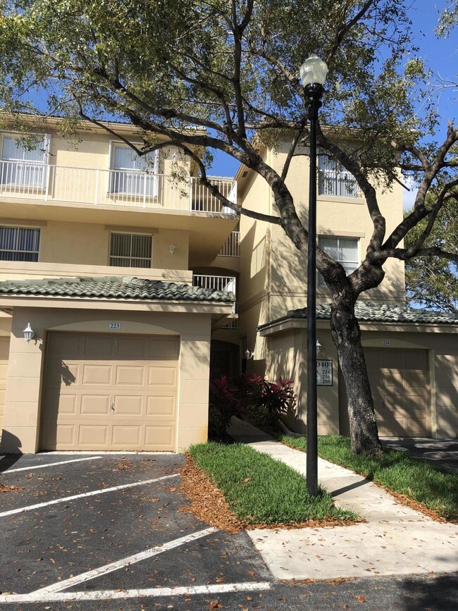 Foto del edificio - 2040 Greenview Shores Blvd
