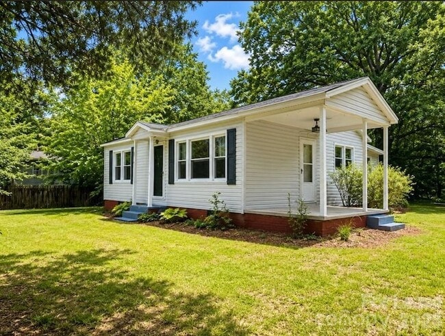 Building Photo - 810 Mt Holly-Huntersville Rd