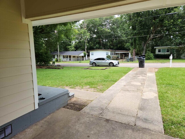 Building Photo - 1825 Tyndall Dr