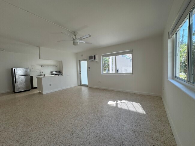 Foto del edificio - 1365 NE 105th St