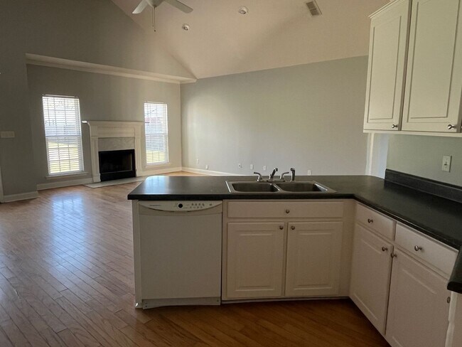 Foto del edificio - 104 Meadow Grove Ct