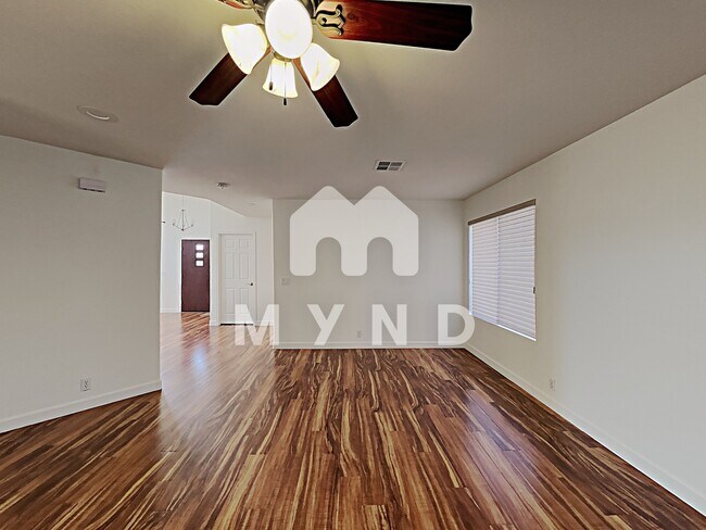 Building Photo - 2850 E Redwood Ln