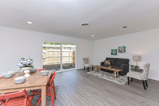 Building Photo - 308 Percival Rd