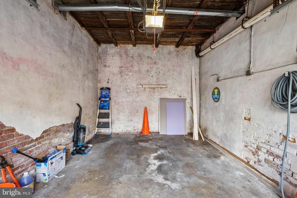 Primary Photo - 2001 S 13th St