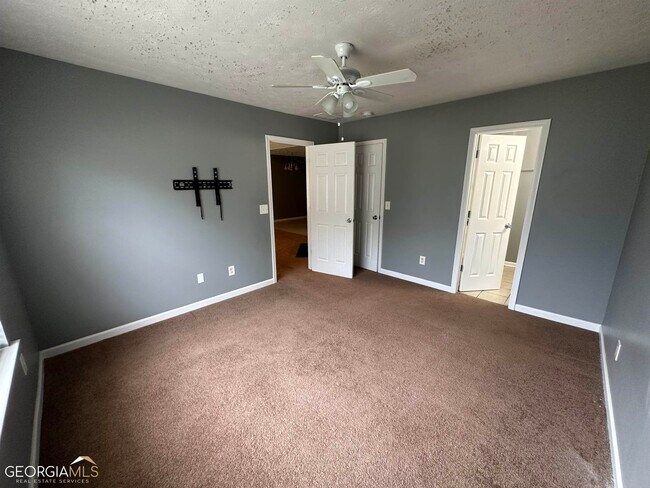 Building Photo - 7098 Hummingbird Ln
