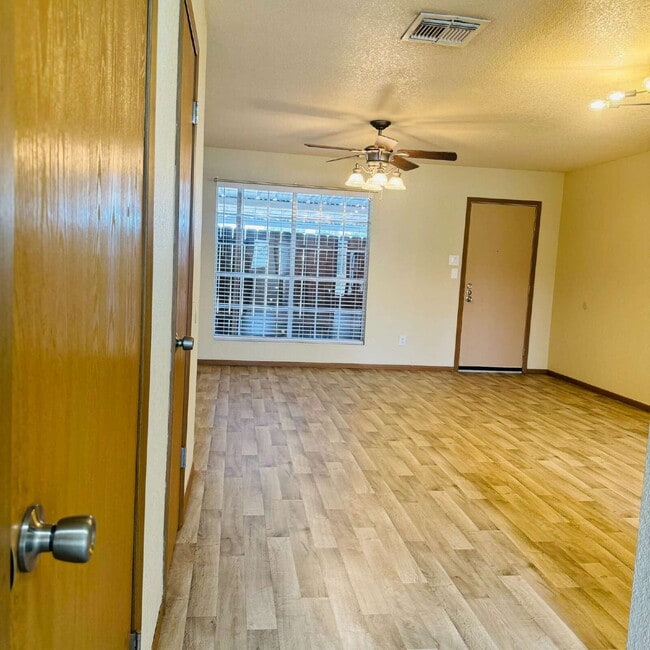 Building Photo - Modern Comfort Awaits: Spacious 2-Bedroom | 2.5-Bathroom Haven with Granite Elegance in Nederland...
