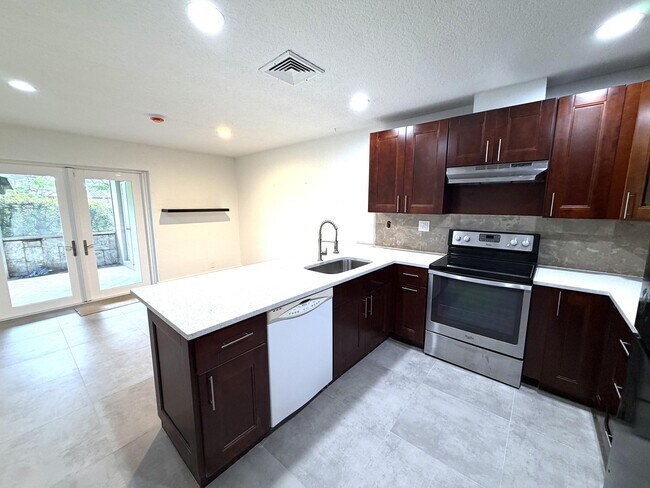 Building Photo - 4019 Woodside Dr